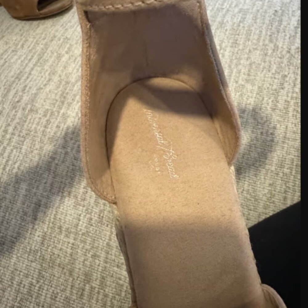 Universal thread wedge heels size 7 - image 4